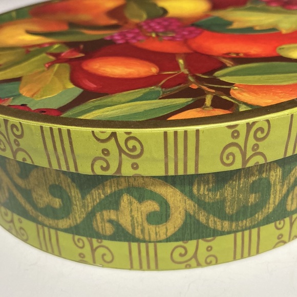 HARRY & DAVID BEAUTIFUL FESTIVE ROUND BOX FILLED WITH 24 TEA LIGHTS - Picture 5 of 10